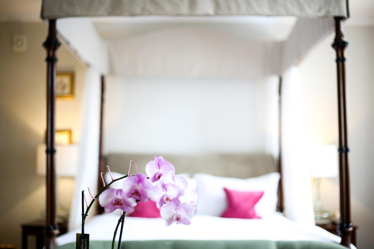 Ockenden Manor Hotel&Spa Cuckfield Buitenkant foto