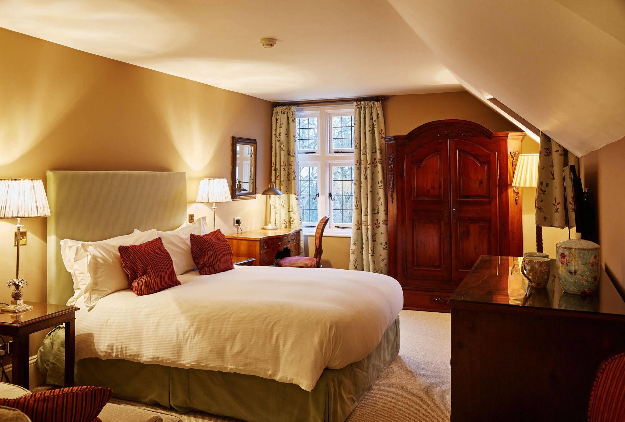 Ockenden Manor Hotel&Spa Cuckfield Buitenkant foto